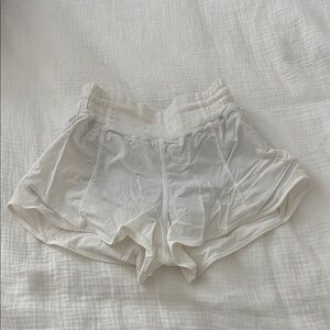 Lululemon white hotty hot 2.5 in high rise shorts
